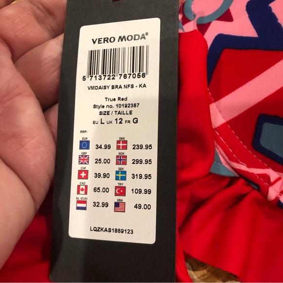 Vero Moda NWT Daisy bikini.  Large Top.  Medium Tanga bottom - Picture 8 of 15